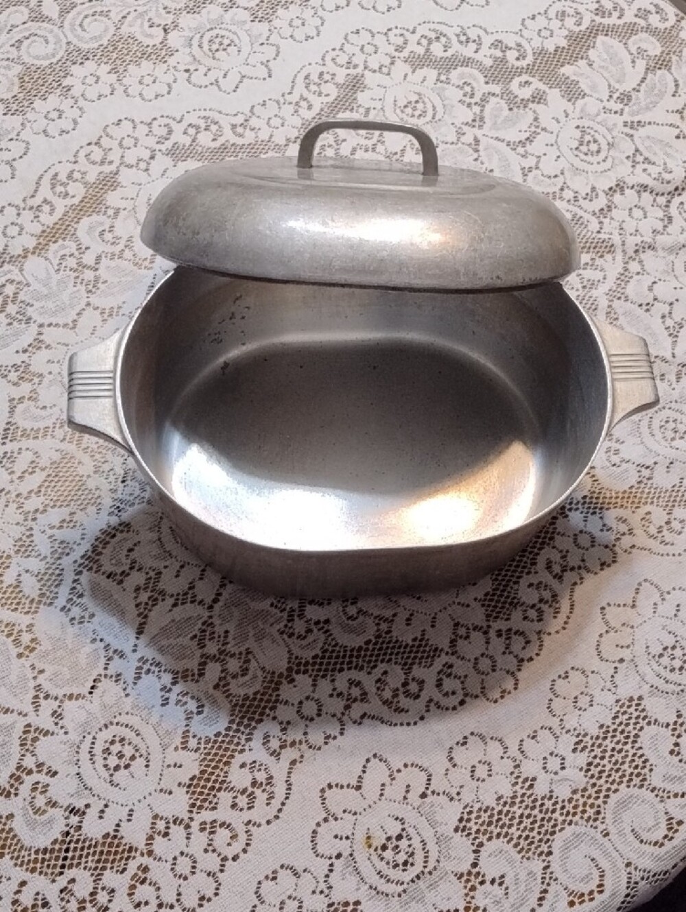 Vintage Magnalite Oval Covered Casserole Pan - Picture 3 of 9